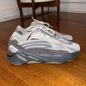 YEEZY 700 V2 TEPHRA SIZE 10